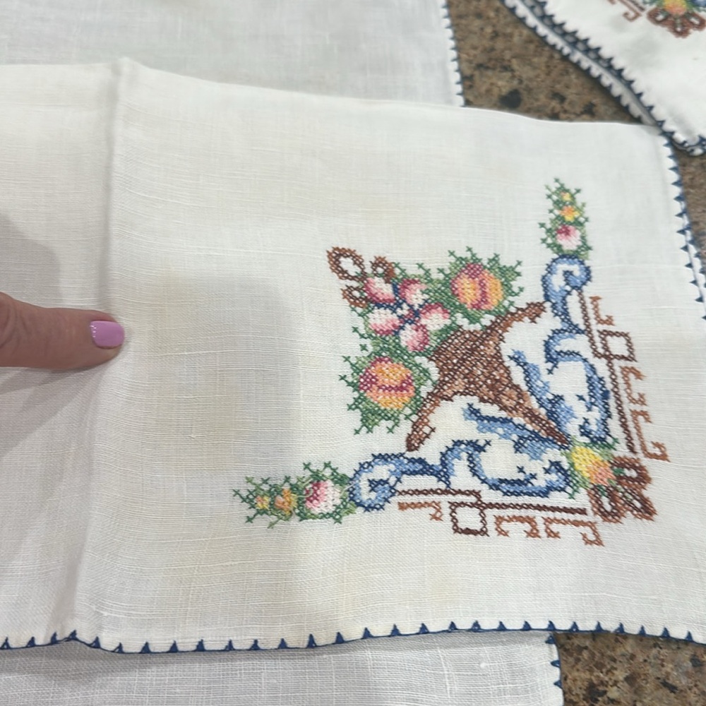 Italian Embroidered Vintage Table Linen Napkins - Picture 5 of 14